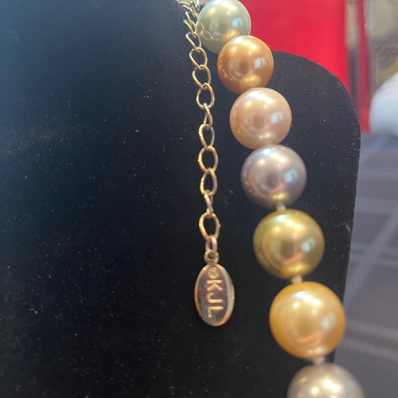 Kenneth Jay Lane Pastel Pearls - Picture 2 of 3